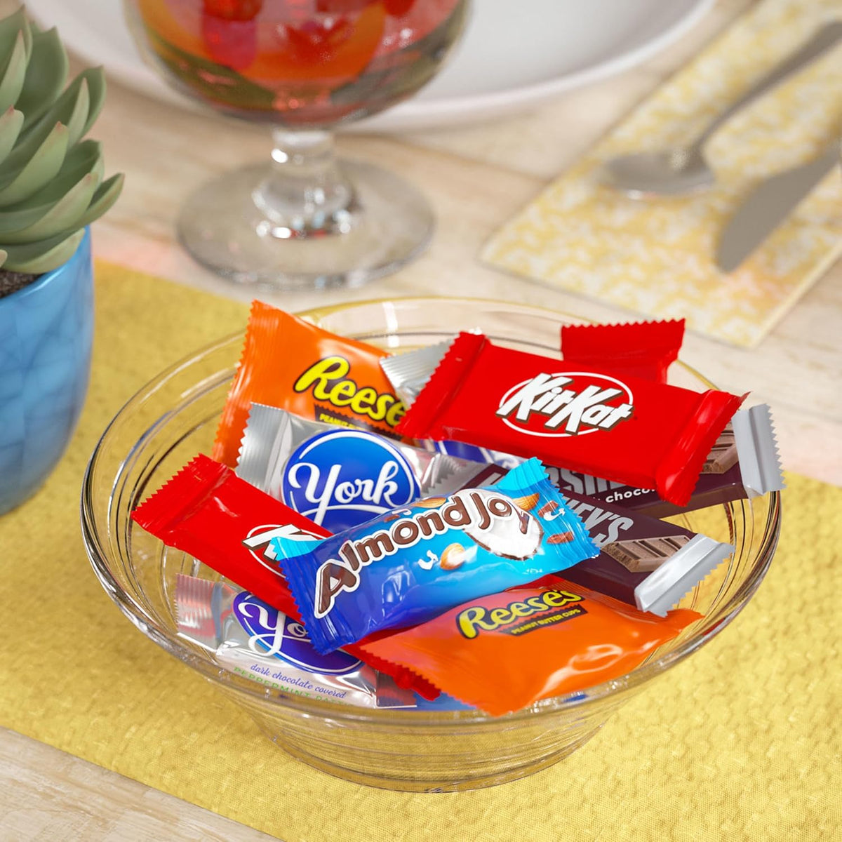 Hershey Assorted Chocolate Flavored Candy Party Pack, 25 oz