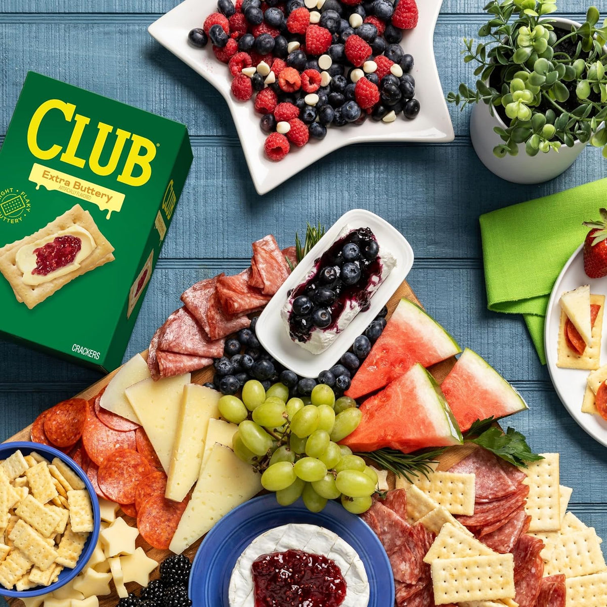 Club Crackers, Lunch Snacks, Snack Crackers, Extra Buttery, 13.7oz Box (1 Box)